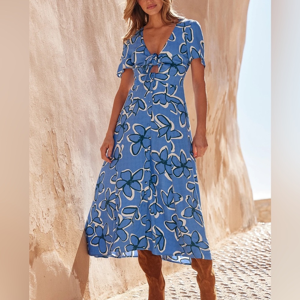 Stylish women’s Mister Zimi “Lexie” Dress in blue & white.
Size 6 US